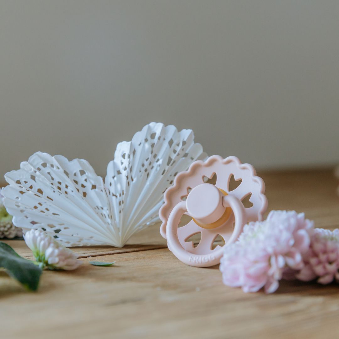 2 Ciucci Frigg Fairytale In Lattice - Senza BPA, Tettarella A Ciliegia, Taglia 1 (0-6 Mesi)