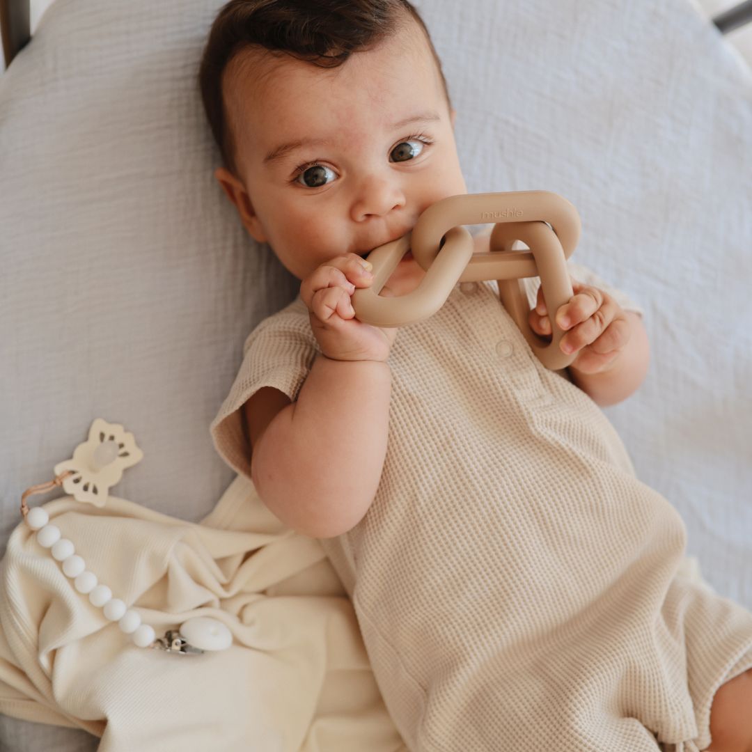 Mushie Links Teether - Natural