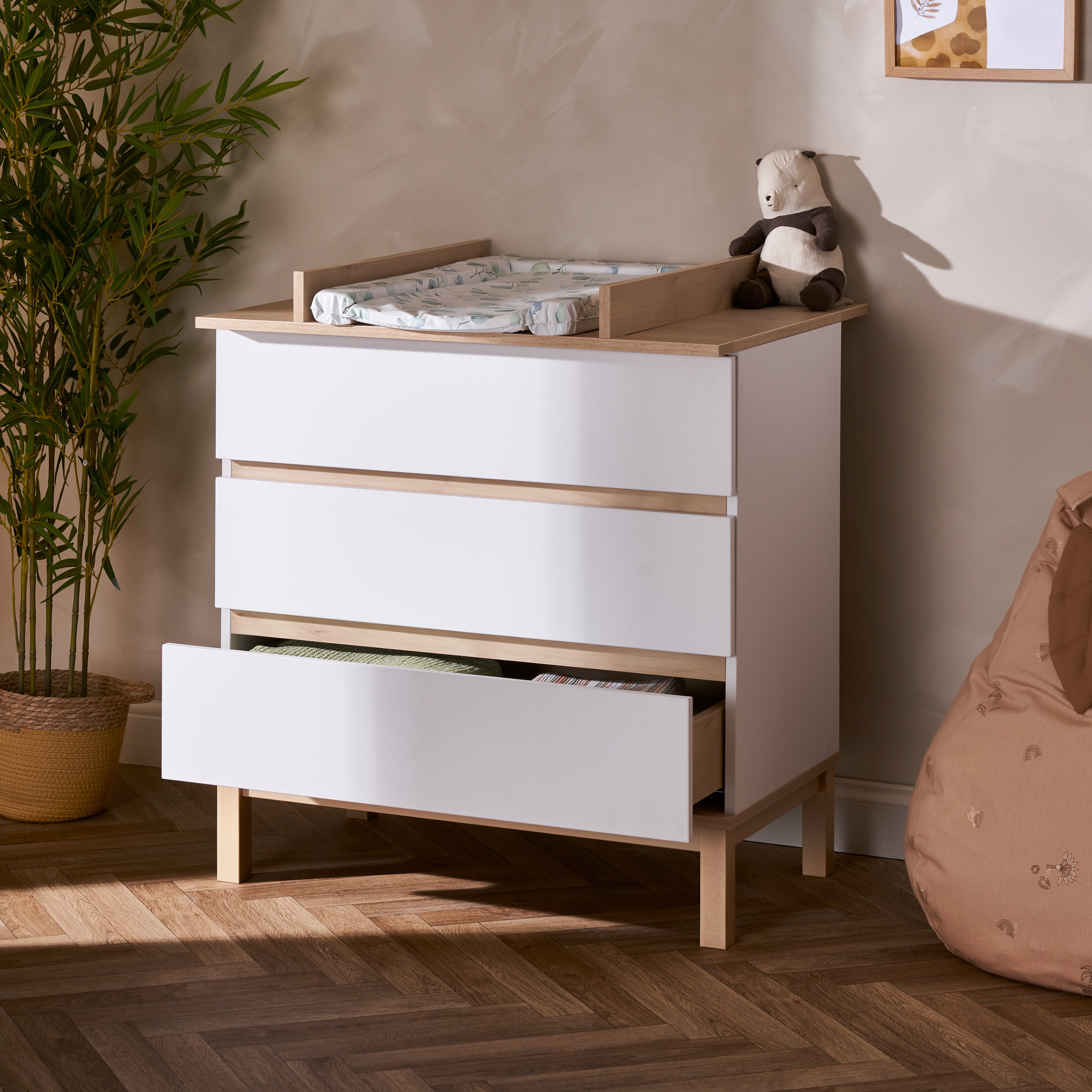 Astrid Changing Unit - White