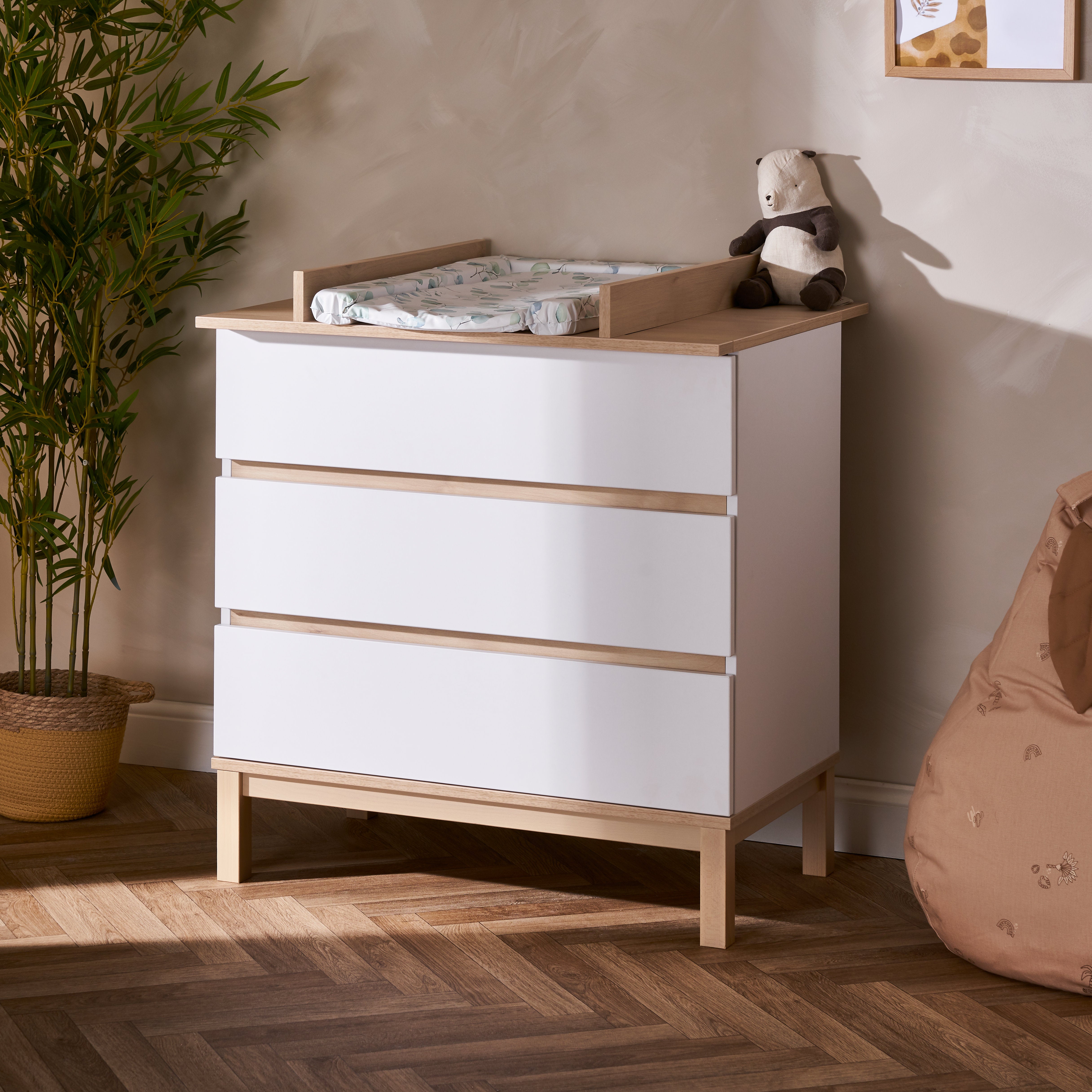 Astrid Changing Unit - White